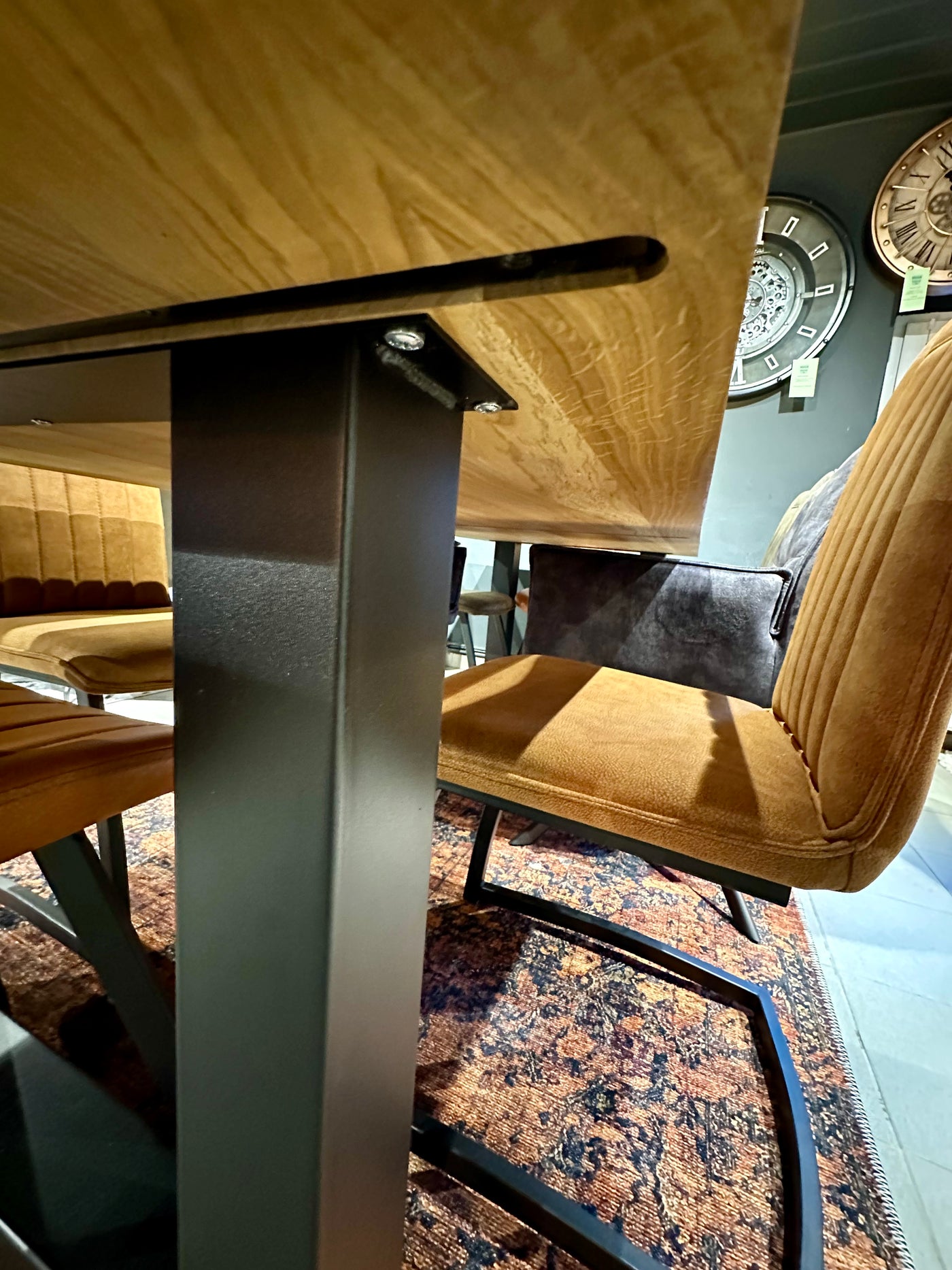 Esstisch Danbury Eiche massiv 240 in 4 cm Dicke Holz geölt mit U Metall Gestell schwarz
