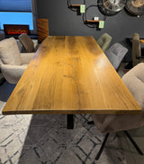 Esstisch Riga Alteiche massiv 240 cm in 4 cm Dicke Holz Lack mit Y Spider Metall Gestell schwarz Einzelstück