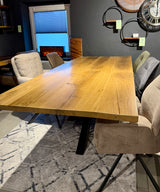 Esstisch Riga Alteiche massiv 240 cm in 4 cm Dicke Holz Lack mit Y Spider Metall Gestell schwarz Einzelstück