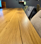 Esstisch Riga Alteiche massiv 240 cm in 4 cm Dicke Holz Lack mit Y Spider Metall Gestell schwarz Einzelstück