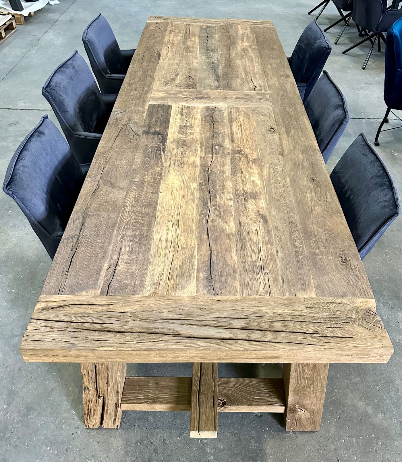 Table monastère Hugo en vieux chêne rustique 250 & 300 à 500 cm avec piètement en bois