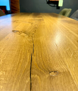 Esstisch Riga Alteiche massiv 240 cm in 4 cm Dicke Holz Lack mit Y Spider Metall Gestell schwarz Einzelstück