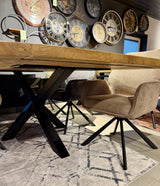 Esstisch Riga Alteiche massiv 240 cm in 4 cm Dicke Holz Lack mit Y Spider Metall Gestell schwarz Einzelstück