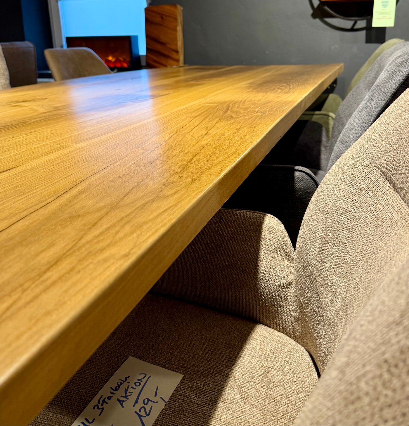 Esstisch Riga Alteiche massiv 240 cm in 4 cm Dicke Holz Lack mit Y Spider Metall Gestell schwarz Einzelstück