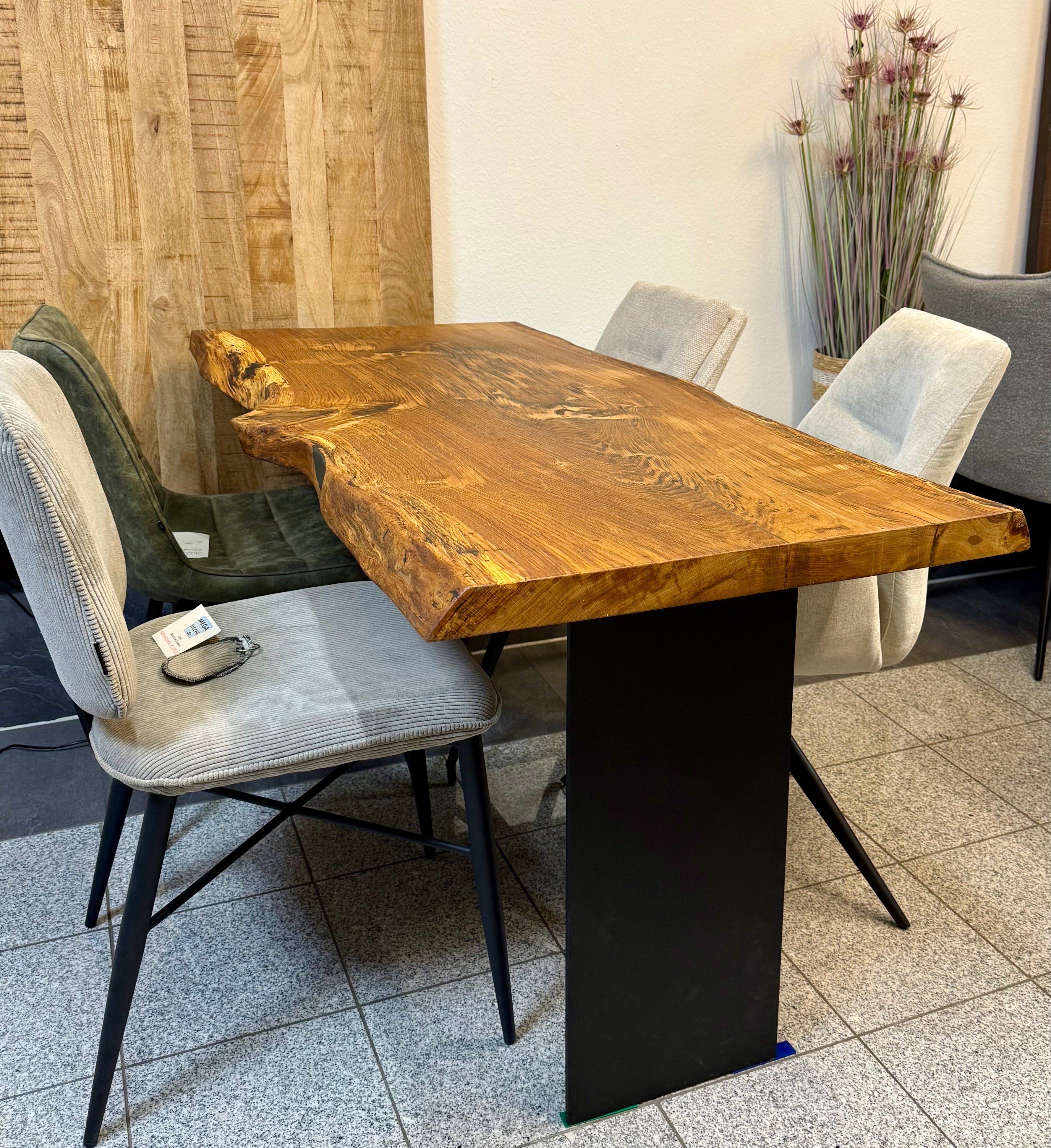 Epoxidharz Baumkante Esstisch Wildeiche 160 cm mit Gestell Wange