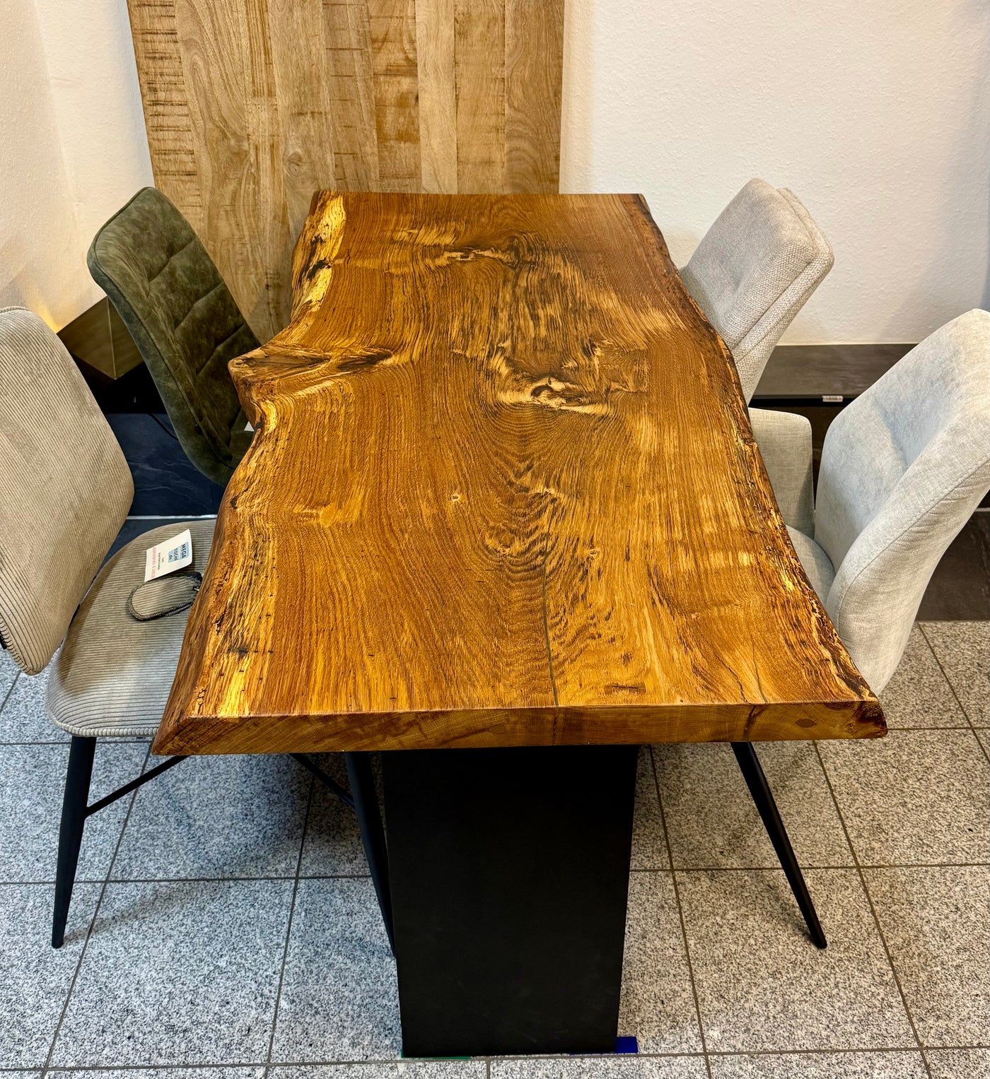 Epoxidharz Baumkante Esstisch Wildeiche 160 cm mit Gestell Wange