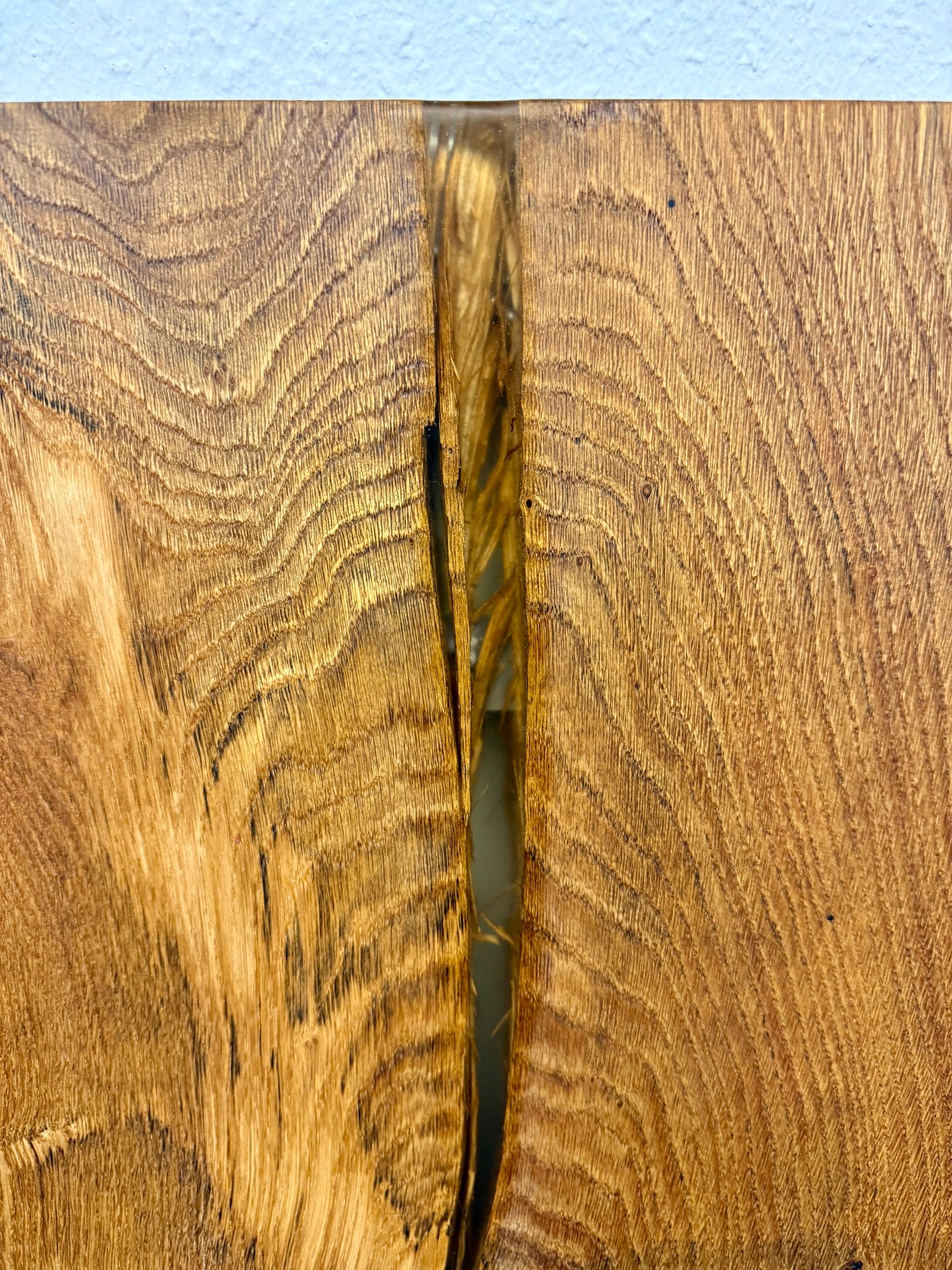 Epoxidharz Baumkante Esstisch Wildeiche 140 cm mit Spider Gestell