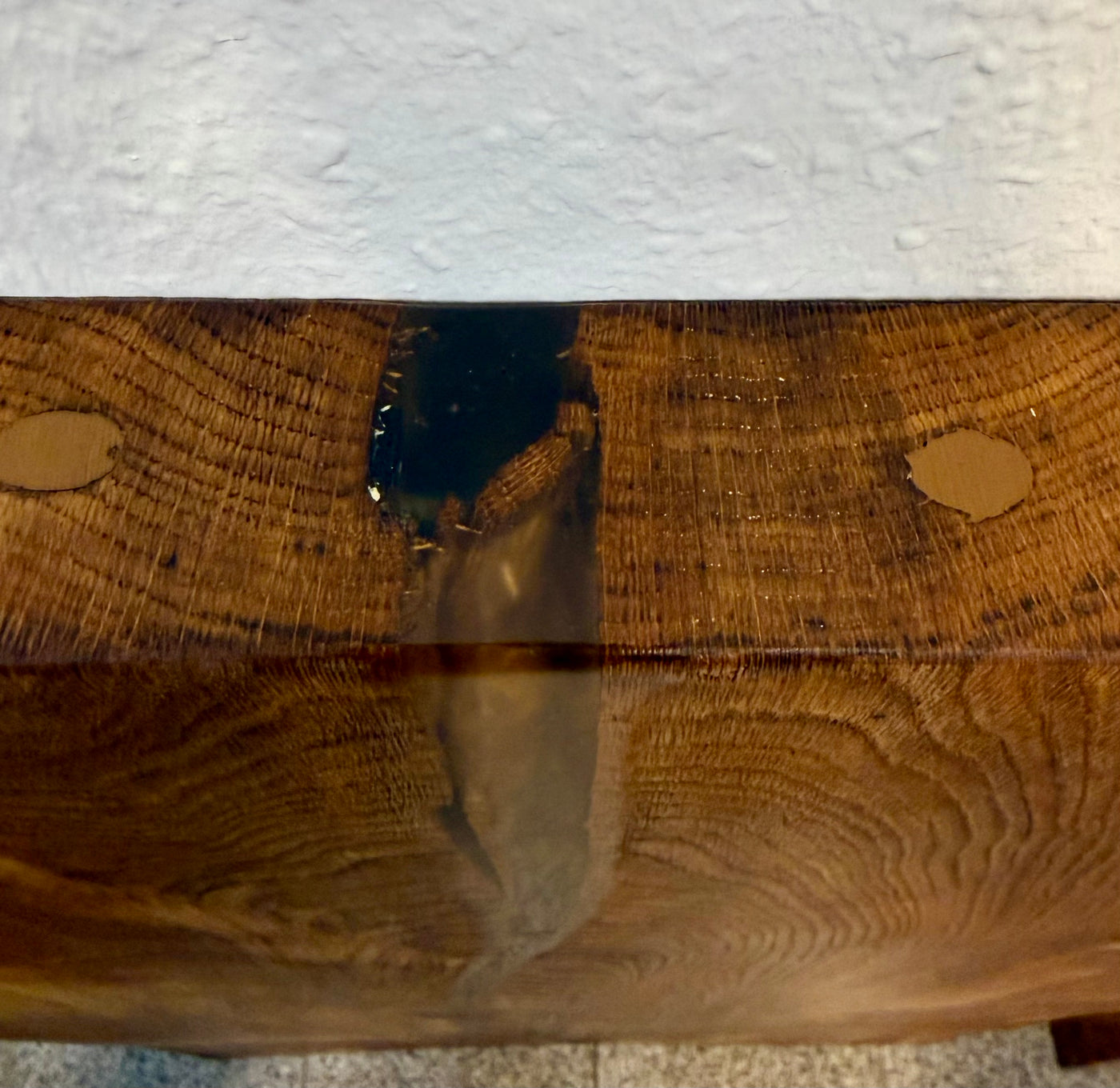 Epoxidharz Baumkante Esstisch Wildeiche 140 cm mit Spider Gestell