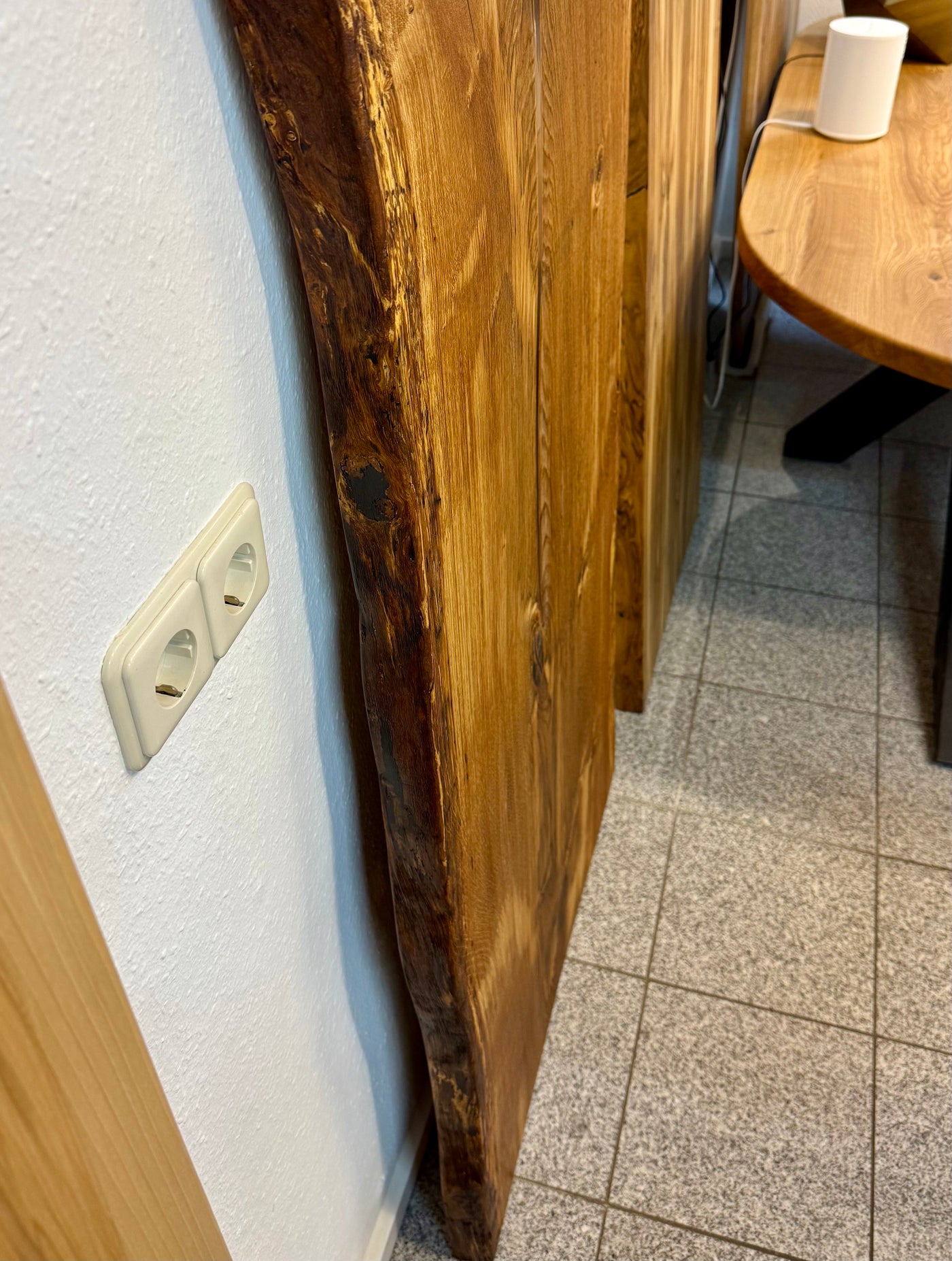 Epoxidharz Baumkante Esstisch Wildeiche 140 cm mit Spider Gestell