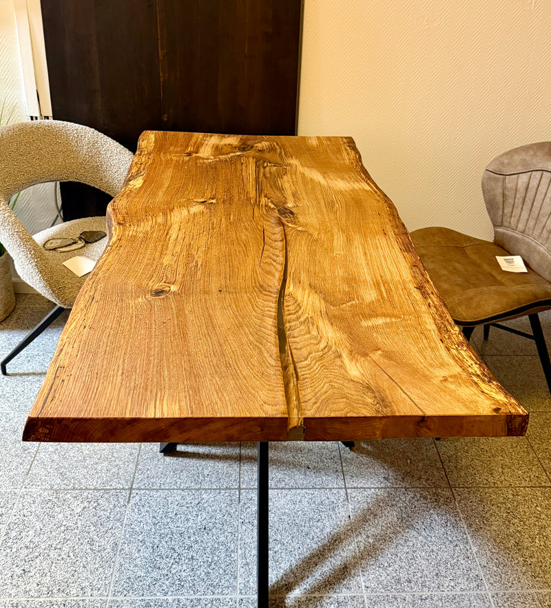 Epoxidharz Baumkante Esstisch Wildeiche 140 cm mit Spider Gestell