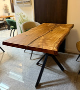 Epoxidharz Baumkante Esstisch Wildeiche 140 cm mit Spider Gestell