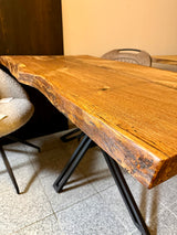 Epoxidharz Baumkante Esstisch Wildeiche 140 cm mit Spider Gestell