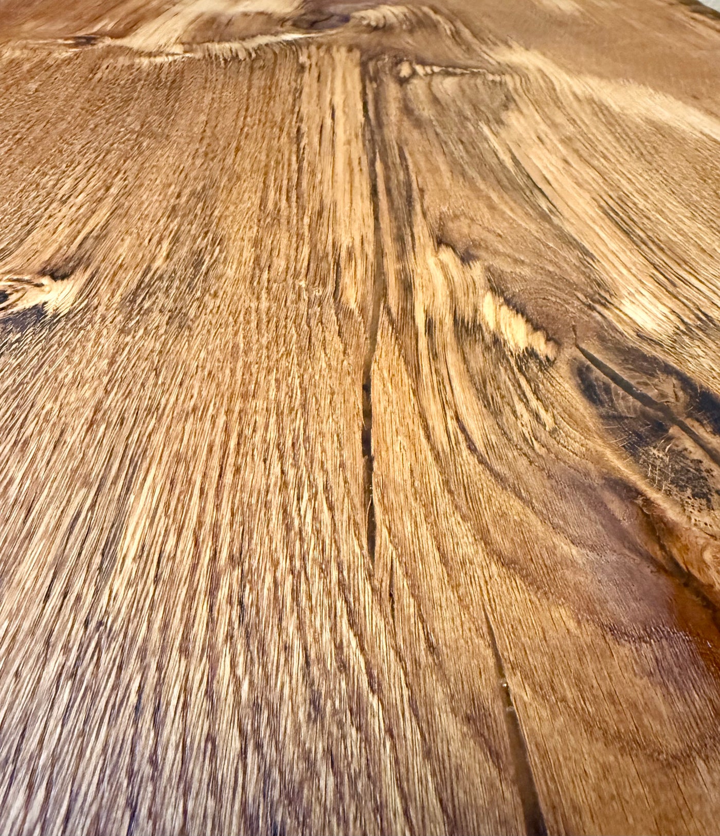 Epoxidharz Baumkante Esstisch Wildeiche 140 cm mit Spider Gestell