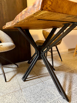 Epoxidharz Baumkante Esstisch Wildeiche 140 cm mit Spider Gestell
