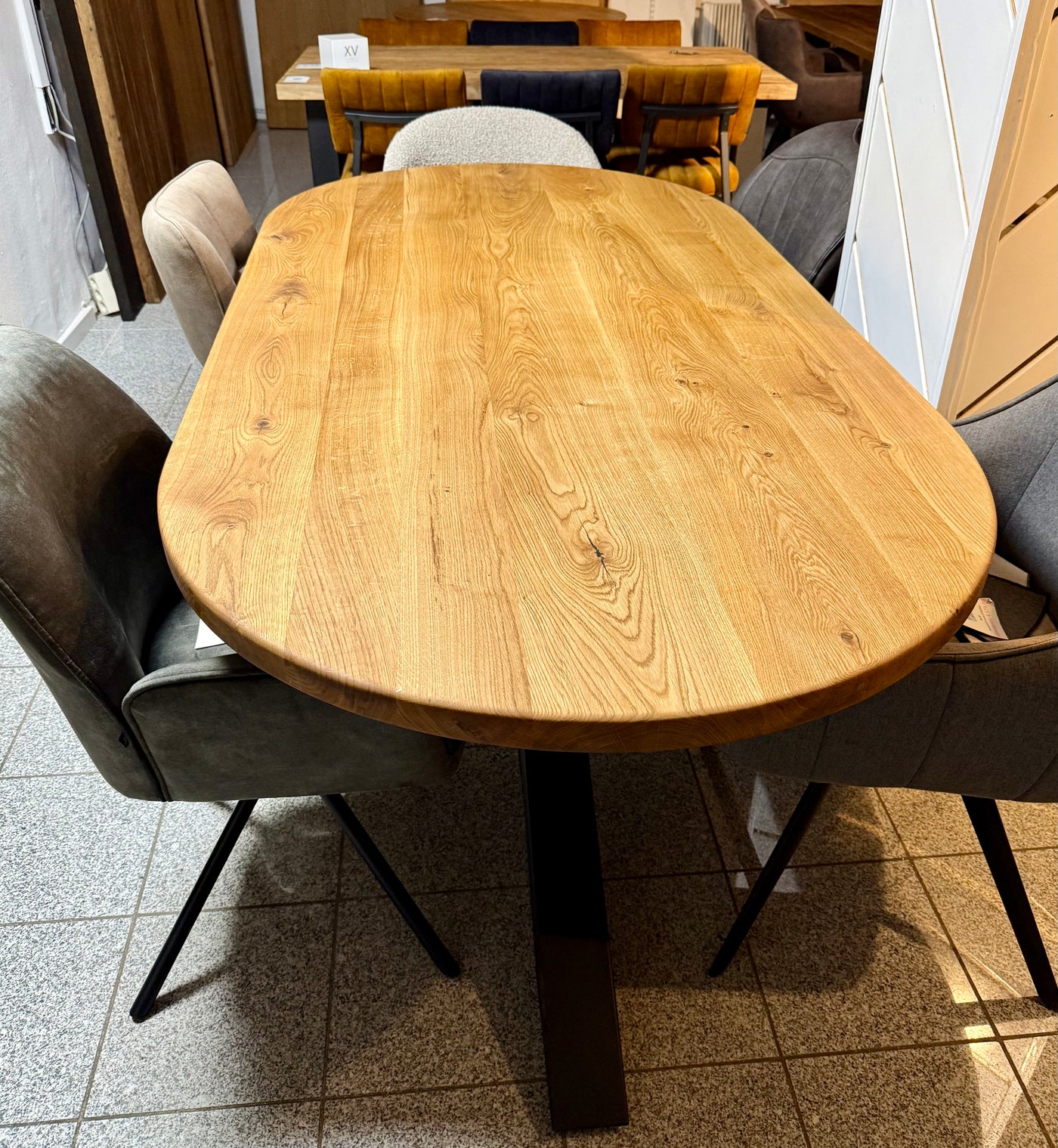 Esstisch Osnabrück Eiche massiv 200 cm in 4 cm Dicke Holz geölt mit Spider Metall Gestell schwarz