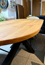 Esstisch Osnabrück Eiche massiv 200 cm in 4 cm Dicke Holz geölt mit Spider Metall Gestell schwarz