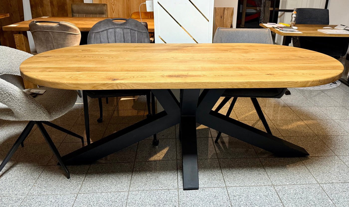 Esstisch Osnabrück Eiche massiv 200 cm in 4 cm Dicke Holz geölt mit Spider Metall Gestell schwarz