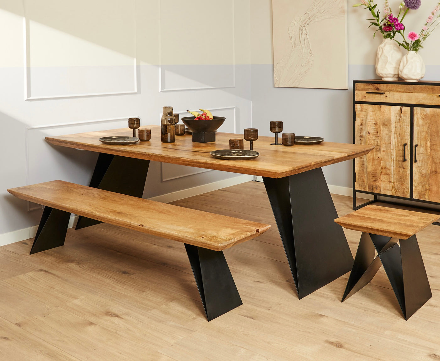 Esszimmer Sitzhocker Extreme Mango massiv "Schweizer Kante" mit Design Gestell