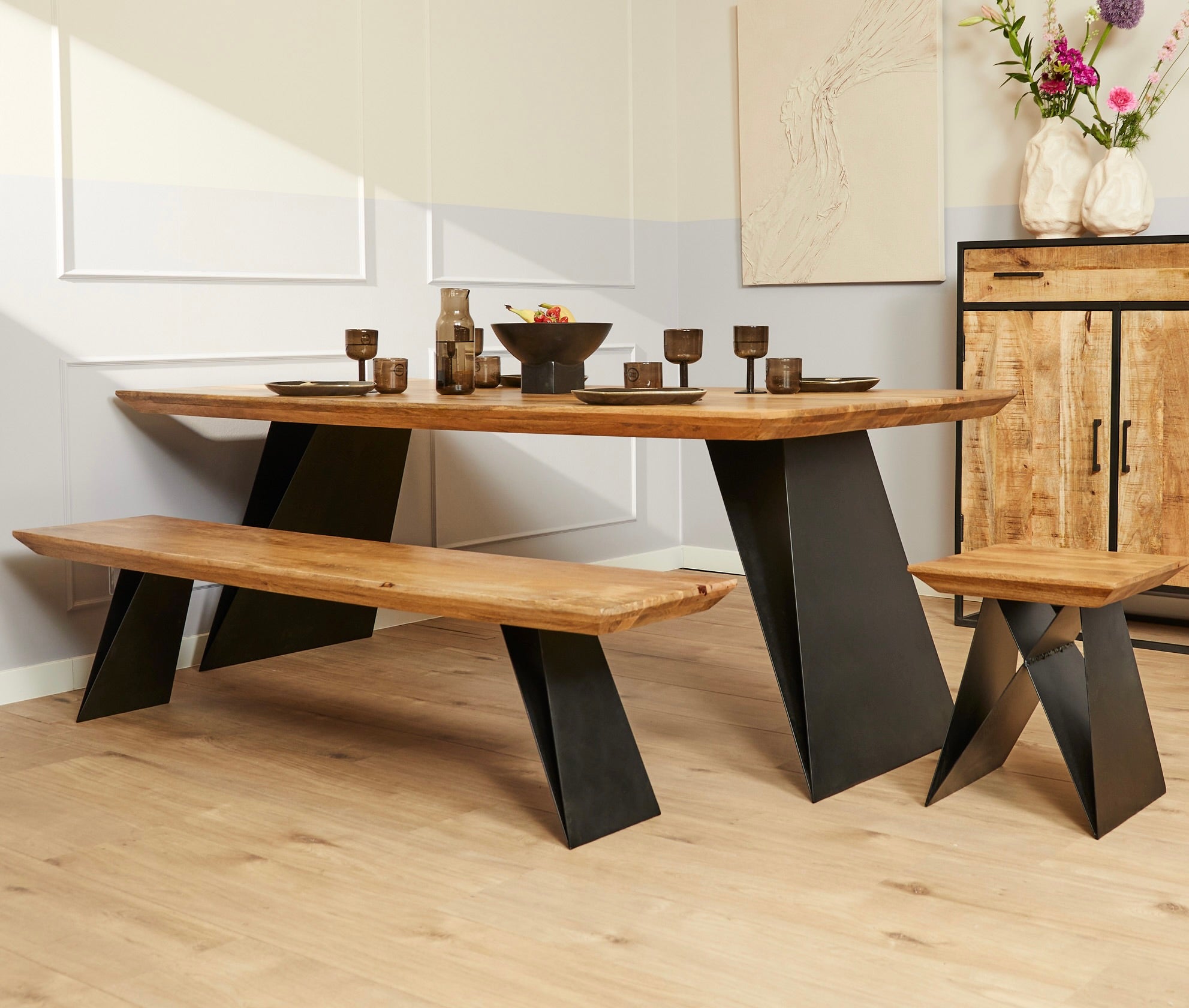 Esszimmer Sitzbank Extreme Mango massiv "Schweizer Kante" mit Design Gestell in 3 Größen
