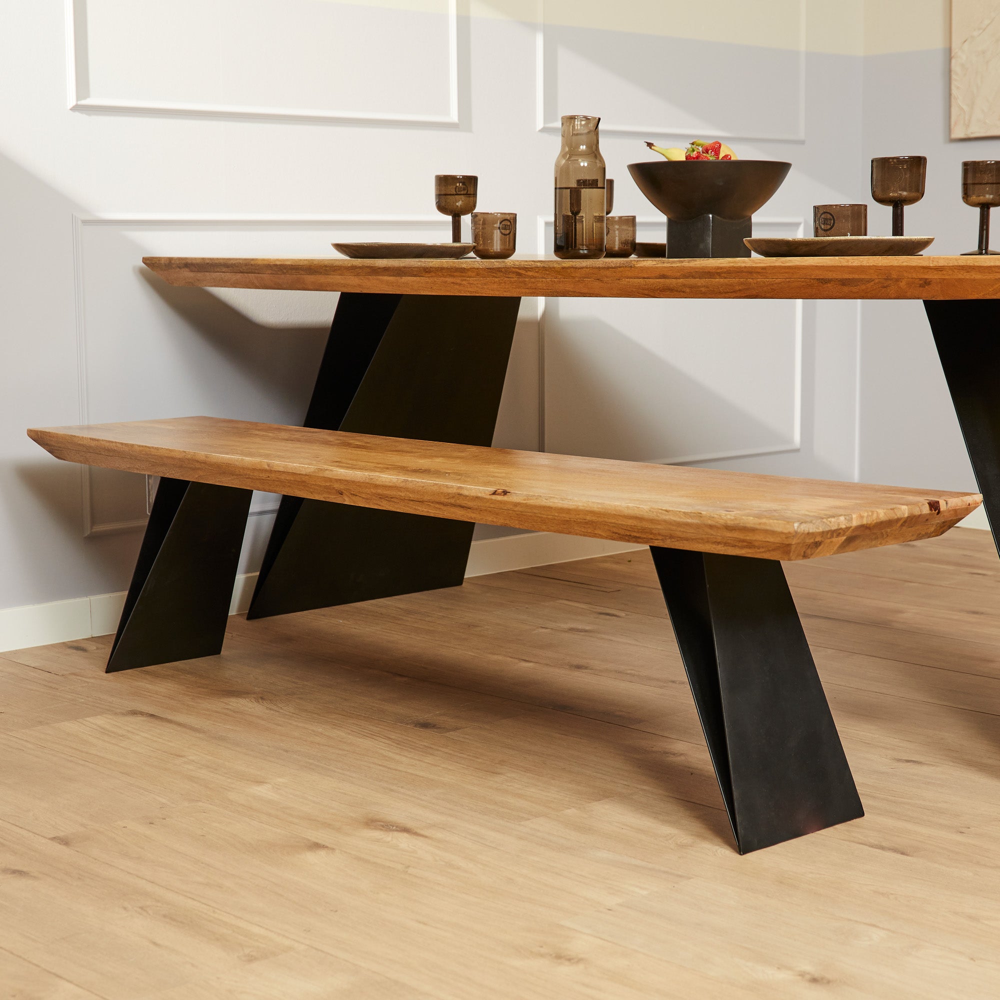 Esszimmer Sitzbank Extreme Mango massiv "Schweizer Kante" mit Design Gestell in 3 Größen
