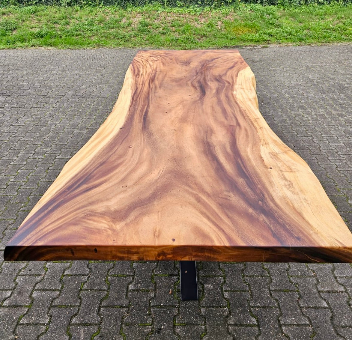 Mammut Baumstamm Esstisch Suar 350 lang und 8 cm massiv mit 240 cm Spider Gestell