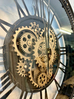 Lade das Bild in den Galerie-Viewer, Wanduhr Chicago Zahnrad schwarz-gold Metall Zählwerk 53 cm
