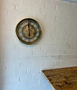 Horloge murale à engrenages Berlin avec mécanisme doré, 55 cm