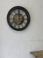 Laden und Abspielen von Videos im Galerie-Viewer, Wanduhr Chicago Zahnrad schwarz-gold Metall Zählwerk 53 cm
