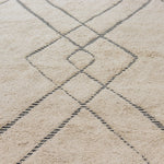 Lade das Bild in den Galerie-Viewer, Design Fransenteppich Shev beige schwarz Modern 2 Größen Baumwolle
