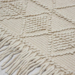 Lade das Bild in den Galerie-Viewer, Design Fransenteppich Dev beige Modern 2 Größen Baumwolle
