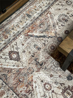 Lade das Bild in den Galerie-Viewer, Teppich Vintage beige-hellbraun Multicolor in 2 Größen
