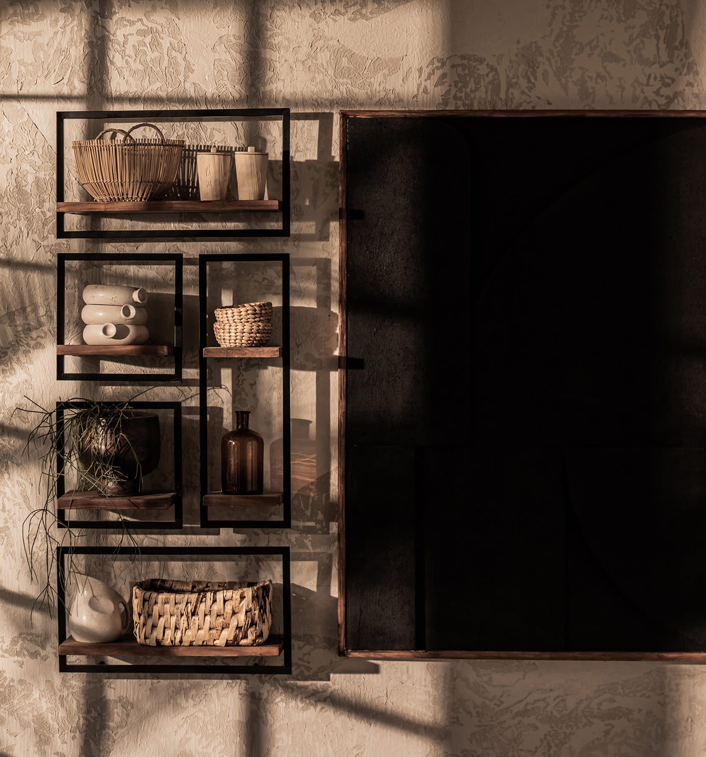 SHELFMATE Typ B Wandregal Industrial Möbel Teakholz Metall schwarz Blankstahl Hängeregal Industrie Stil Regal Used Look Teak Holz