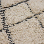 Lade das Bild in den Galerie-Viewer, Design Fransenteppich Shev beige schwarz Modern 2 Größen Baumwolle
