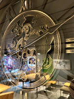 Lade das Bild in den Galerie-Viewer, 60 cm Weltkarte-Antik Wanduhr Zahnrad schwarz antik gold beweglich mit Zahnrädern
