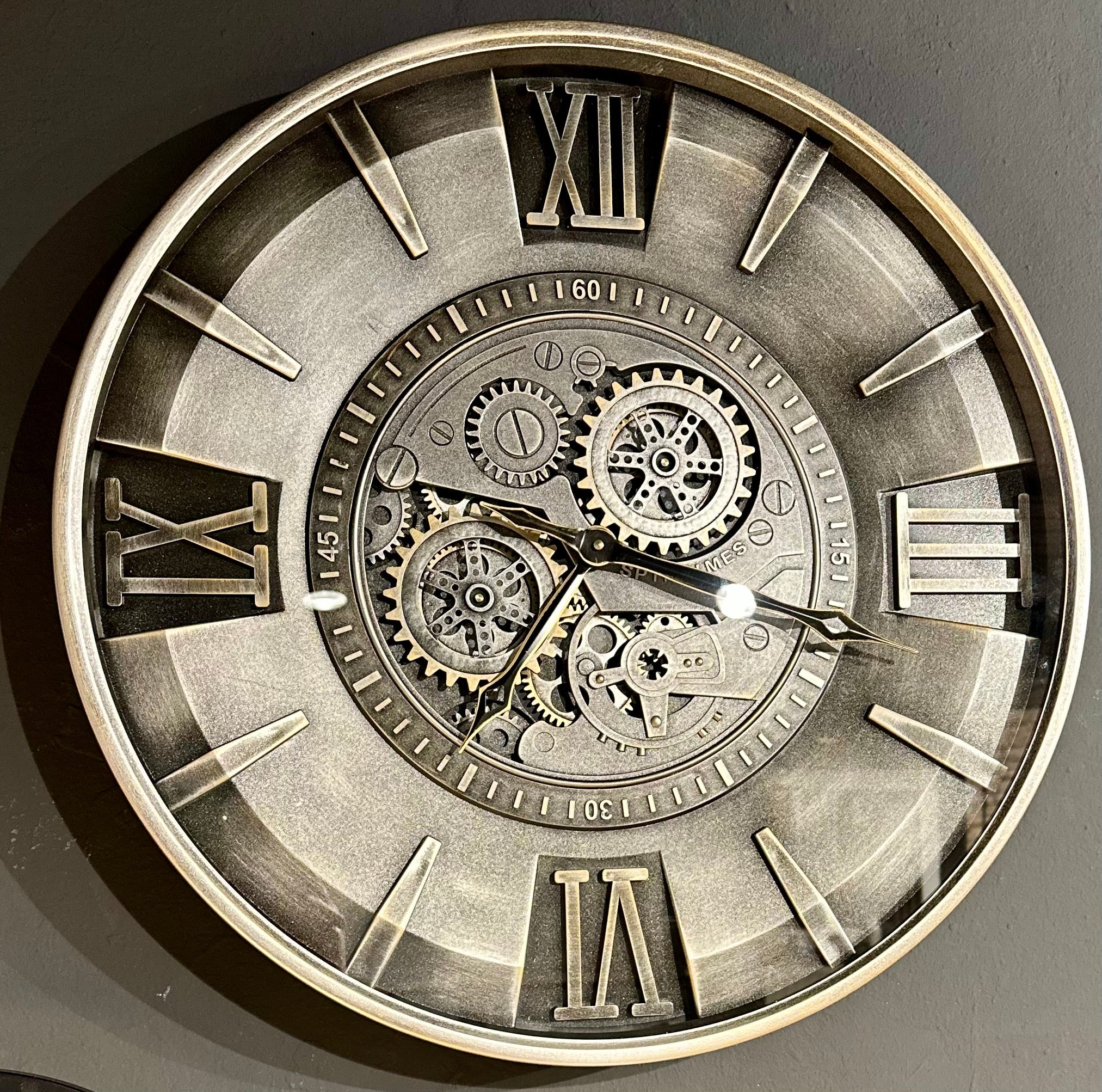 Leeds 59 cm Wanduhr Zahnrad Zählwerk Animation silber grau