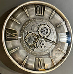 Lade das Bild in den Galerie-Viewer, Leeds 59 cm Wanduhr Zahnrad Zählwerk Animation silber grau
