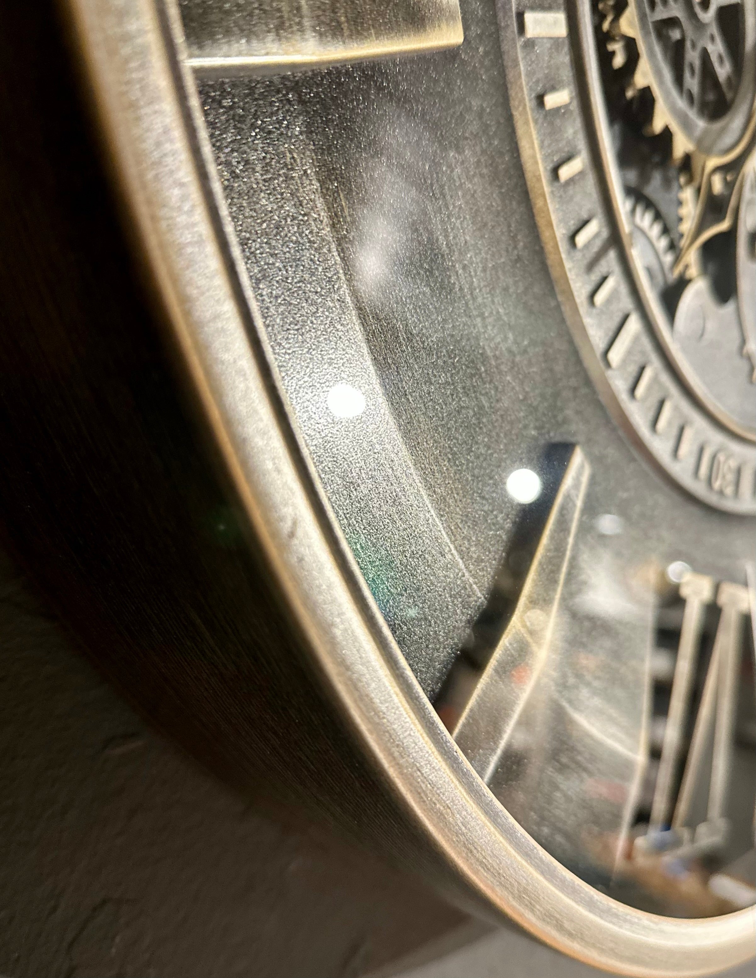 Leeds 59 cm Wanduhr Zahnrad Zählwerk Animation silber grau