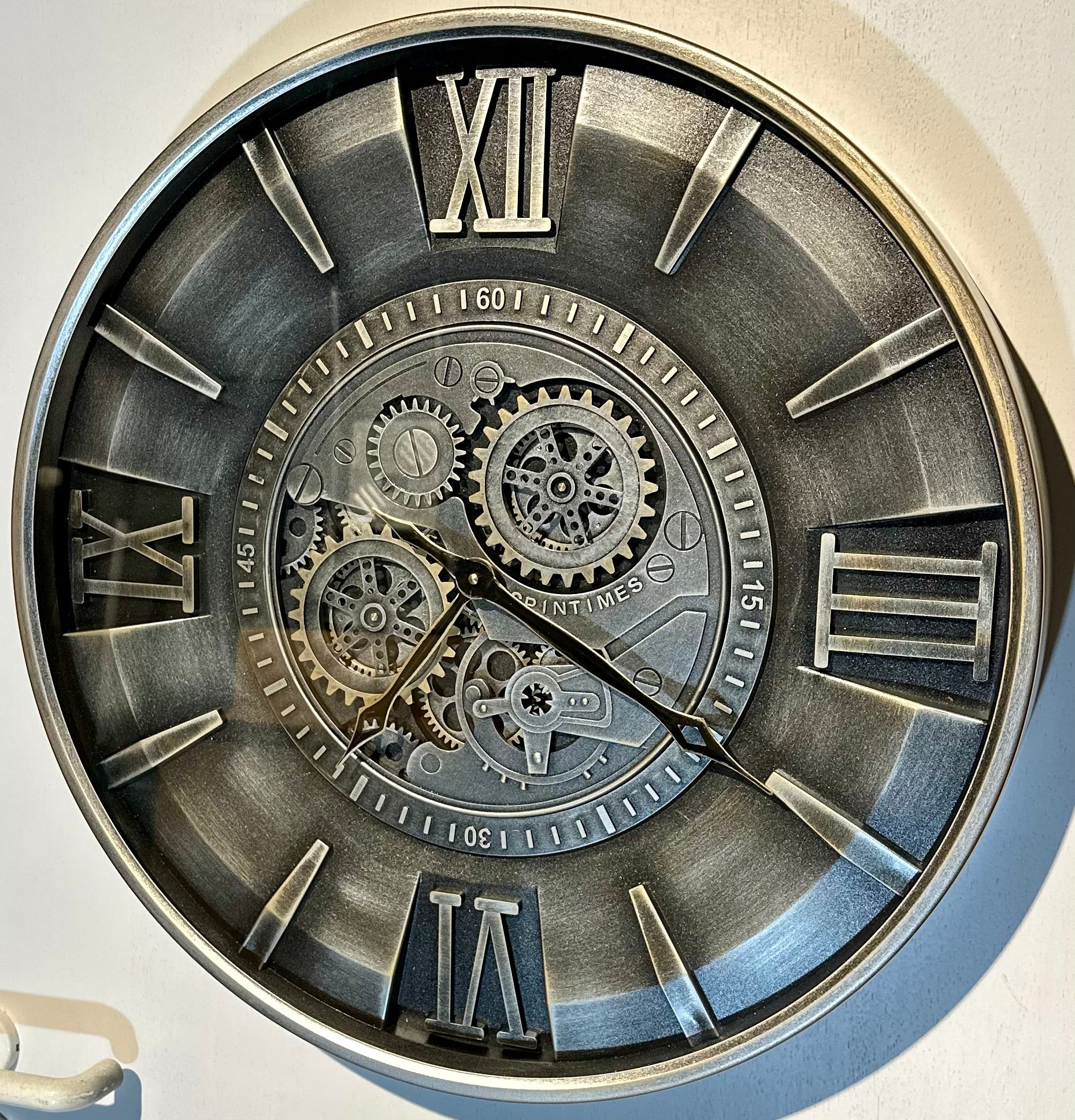 Leeds 59 cm Wanduhr Zahnrad Zählwerk Animation silber grau