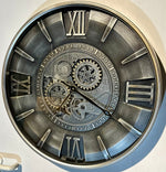 Lade das Bild in den Galerie-Viewer, Leeds 59 cm Wanduhr Zahnrad Zählwerk Animation silber grau
