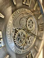 Lade das Bild in den Galerie-Viewer, Leeds 59 cm Wanduhr Zahnrad Zählwerk Animation silber grau
