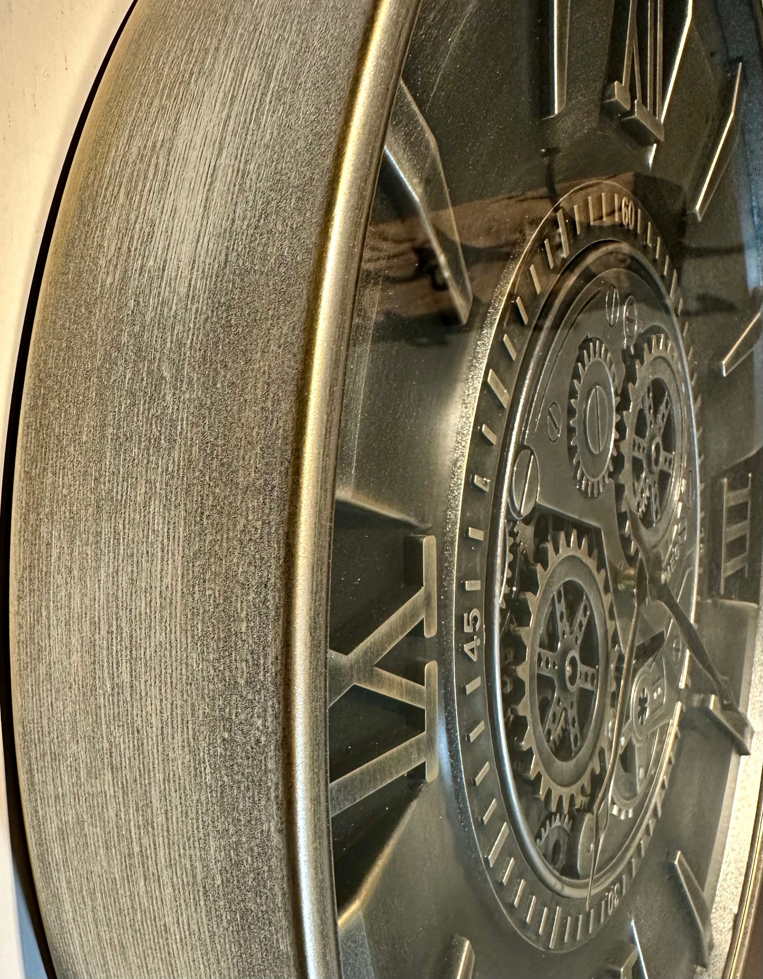 Leeds 59 cm Wanduhr Zahnrad Zählwerk Animation silber grau