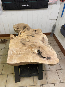 Massiver Epoxid Couchtisch aus Edelesche Holz 150 cm Epoxy Wohnzimmer Tisch Echtholz