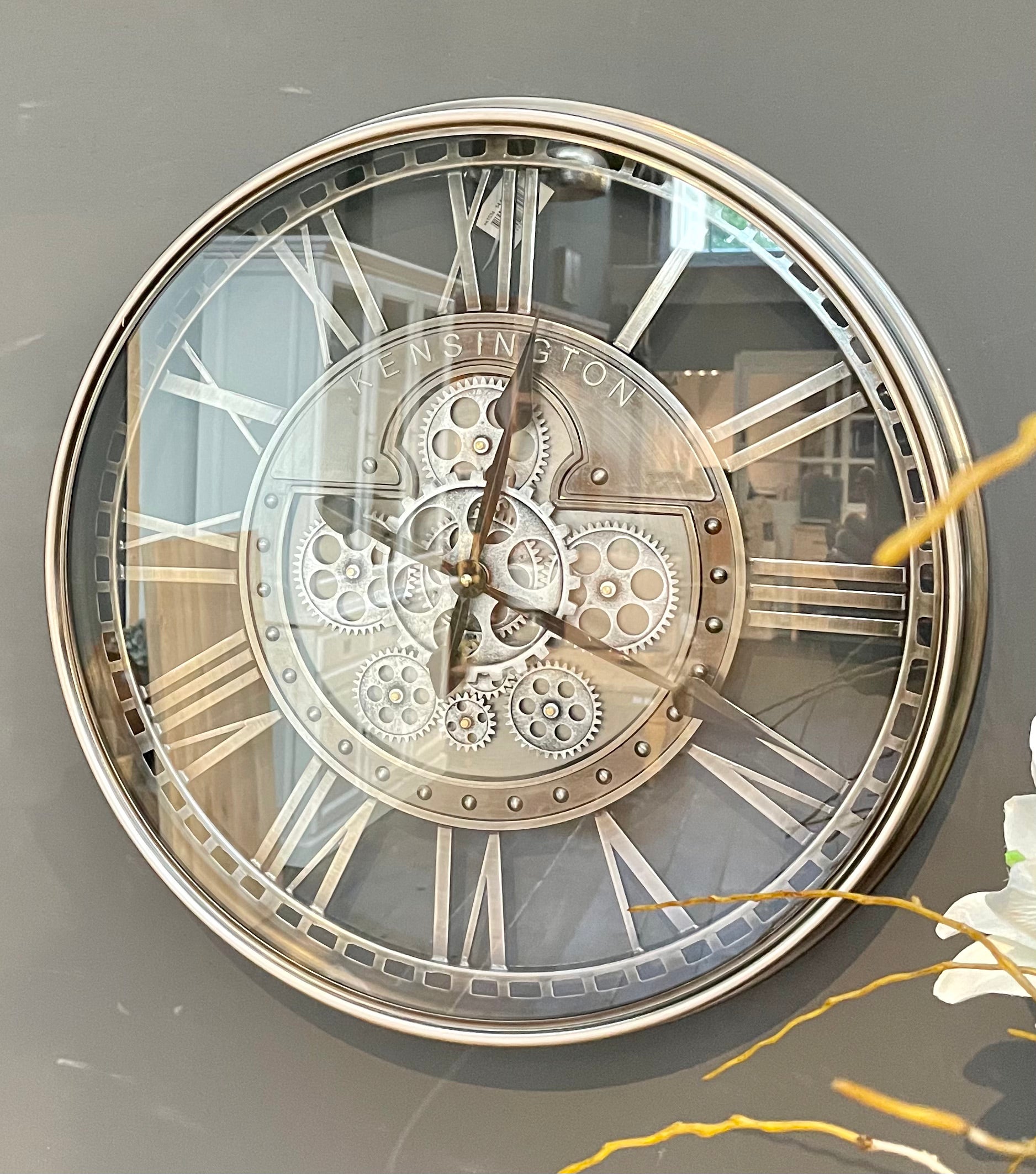 KENSINGTON 55 cm Wanduhr Zahnrad Zählwerk Animation silber grau.