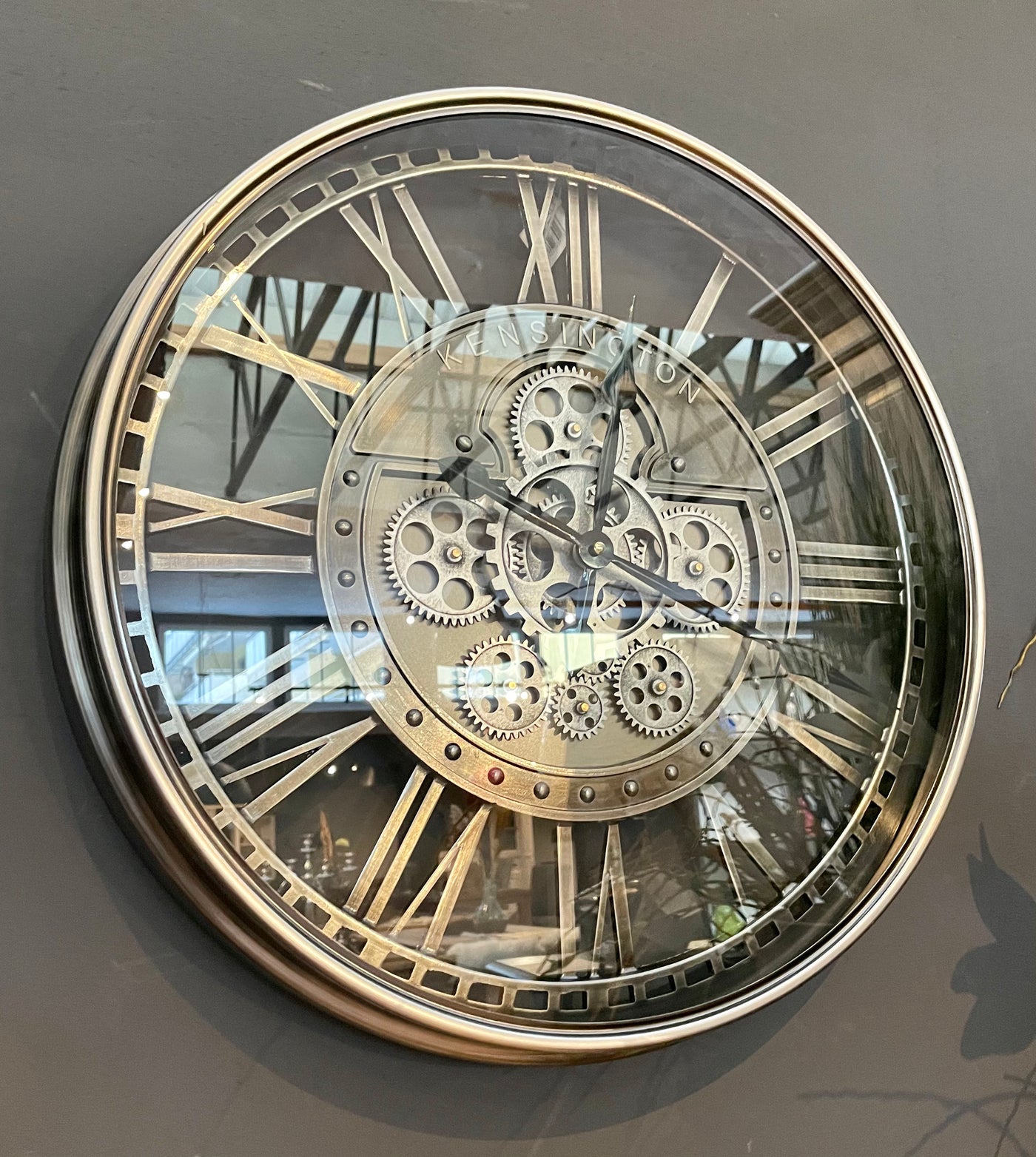 KENSINGTON 55 cm Wanduhr Zahnrad Zählwerk Animation silber grau