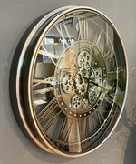 Lade das Bild in den Galerie-Viewer, KENSINGTON 55 cm Wanduhr Zahnrad Zählwerk Animation silber grau.
