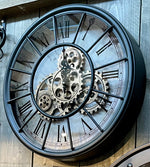 Lade das Bild in den Galerie-Viewer, Kleine Wanduhr Industrie Stil Zahnrad Zählwerk 50 cm Schwarz.
