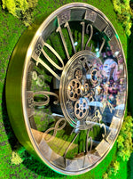 Lade das Bild in den Galerie-Viewer, Wanduhr Brüssel 55 cm mit Animation gold-silber Zählwerk drehend Zahnrad Industrial Zahnräder
