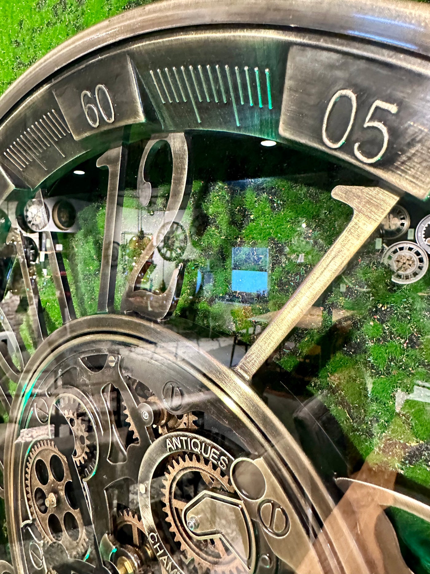 Wanduhr Brüssel 55 cm mit Animation gold-silber Zählwerk drehend Zahnrad Industrial Zahnräder