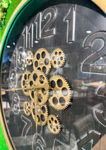 Lade das Bild in den Galerie-Viewer, Wanduhr 46 cm SYDNEY gold schwarz mit Animation Zählwerk Zahnrad
