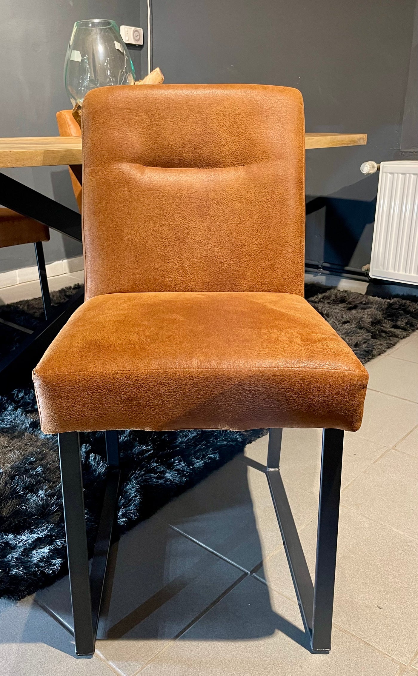Stuhl Breda Mikrofaser in Cognac Braun mit Metallgestell